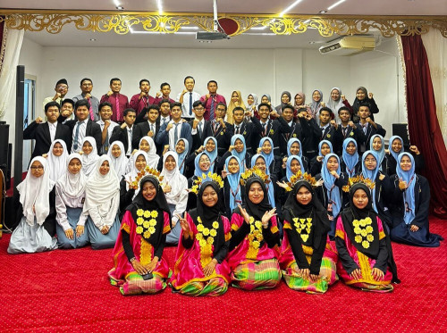 Kunjungan Santri Kelas XII SMA Dea Malela ke Sekolah Indonesia Cairo