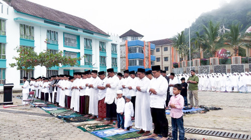 Sholat Idul Adha 1445 H dan Penyembelihan Hewan Qurban di PMI Dea Malela