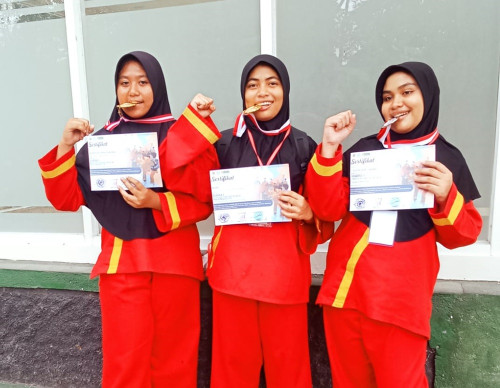 Santri PMI Dea Malela Raih Juara Dalam Kejuaraan Rektor UMMAT CUP IV di Mataram