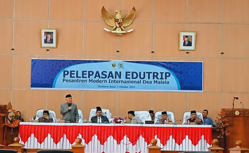 Pelepasan EduTrip 2024 SMA Dea Malela di Gedung DPRD Kabupaten Sumbawa