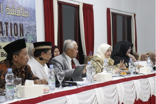 Kegiatan Paper Presentation Santri Akhir SMA Dea Malela, Diuji oleh 4 Profesor Terkemuka